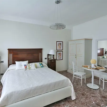 Bed & Breakfast Solidea 4*